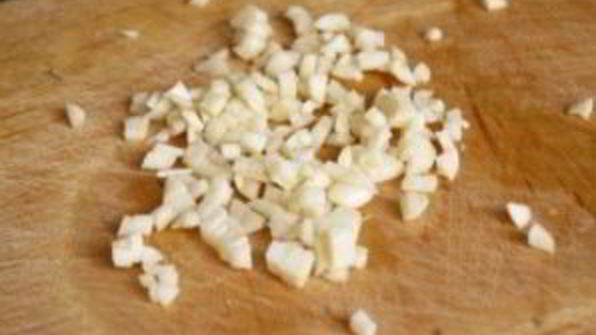 кефирный соус с чесноком