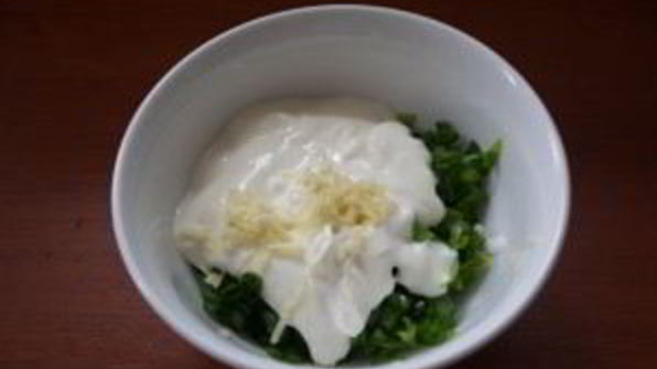 кефирный соус с зеленью