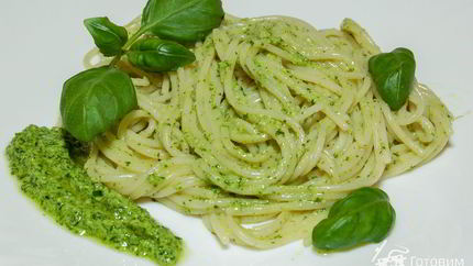 Макароны с соусом Песто