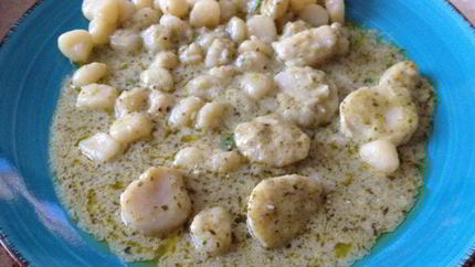 Морские гребешки с соусом песто