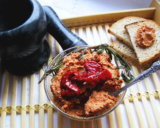 Песто с вялеными томатами