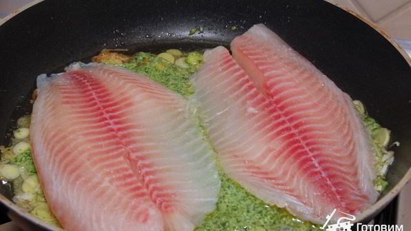 рыба с соусом песто