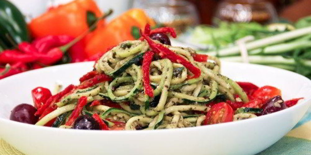 Рецепт спагетти из цукини с соусом песто