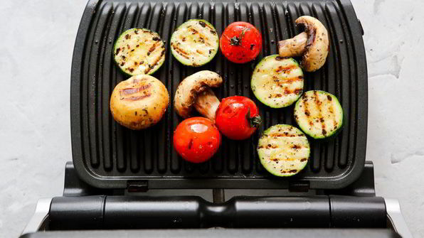 стейк на гриле с соусом песто