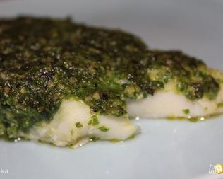 Треска под соусом песто