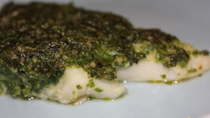 Треска под соусом песто