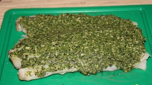 треска под соусом песто