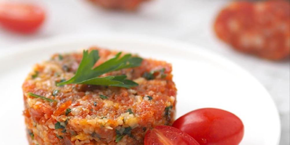 Рецепт тартара из чоризо с сыром и томатами