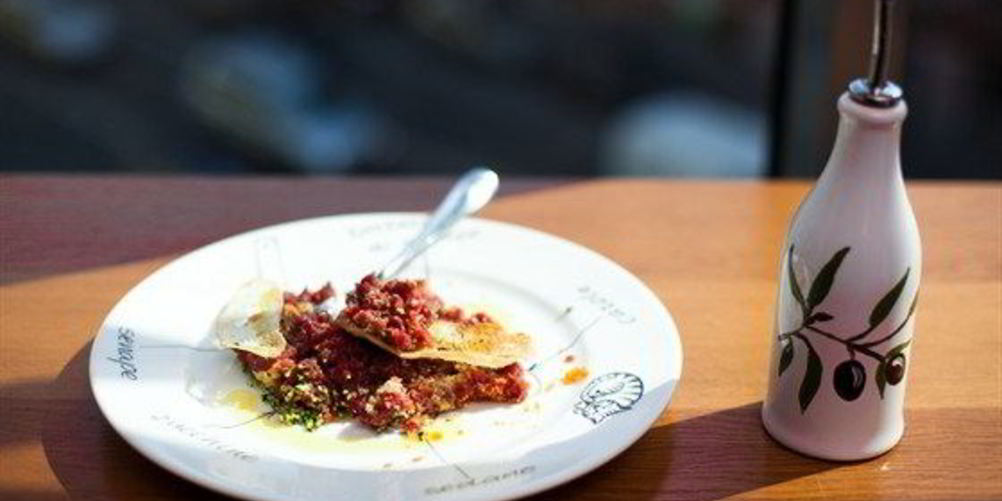 Рецепт тартара из филе молодого бычка с овощами и дижонской горчицей