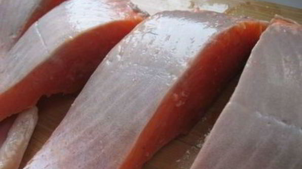 тартар из форели в ледяном хрустале