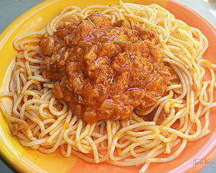 Томатный соус с тунцом для спагетти