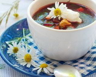 Борщ из печеной свеклы с шотландской сельдью