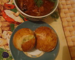 Борщ с чесночными булочками