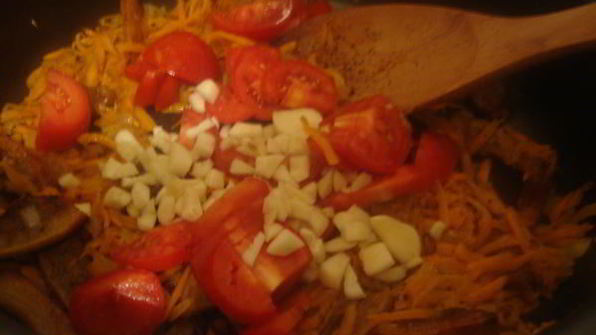 борщ с чесночными булочками