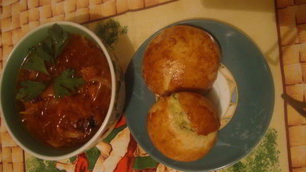 борщ с чесночными булочками