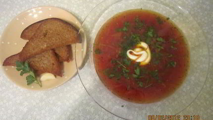 Борщ с чесночными гренками