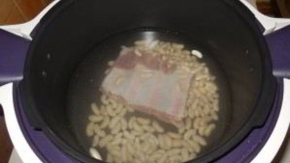 борщ с фасолью и мясом