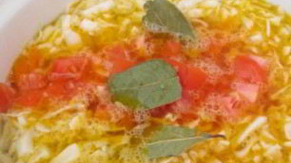 борщ с тушенкой и помидорами