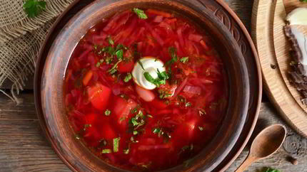 Борщ со шкварками