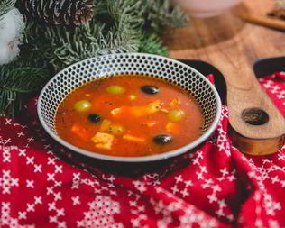 Борщ царский с маслинами и осетриной