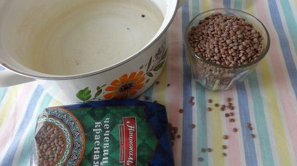 постный борщ с чечевицей и черносливом