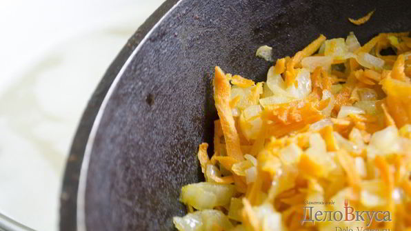 зеленый борщ со щавелем и крапивой