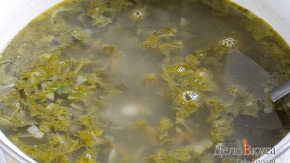 зеленый борщ со щавелем и крапивой