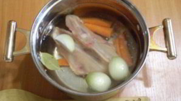 бульон из куриных костей