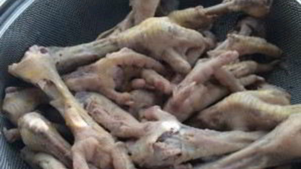 бульон из куриных лапок