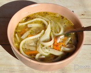 Бульон с домашней лапшой