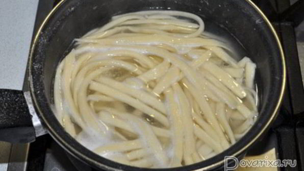 бульон с домашней лапшой