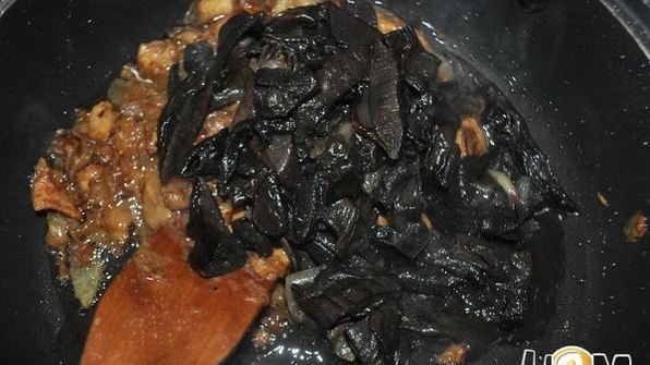 бульон с грибными ушками