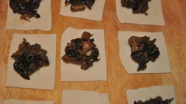 бульон с грибными ушками