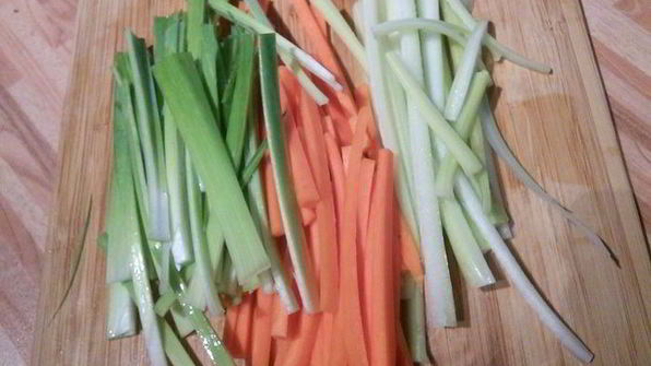 бульон с овощами и куриными клесами