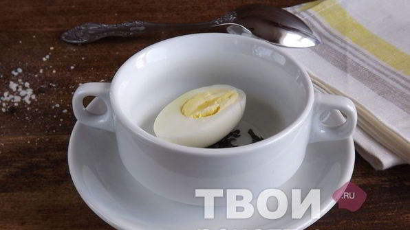 бульон с яйцом