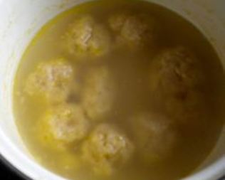 Детские фрикадельки с бульоном