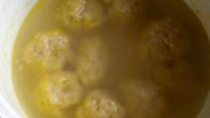 Детские фрикадельки с бульоном