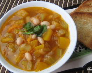 Фасолевый суп на курином бульоне