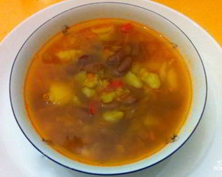 Фасолевый суп на мясном бульоне