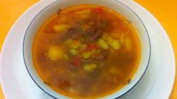 фасолевый суп на мясном бульоне