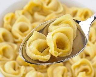 Каппеллетти в бульоне