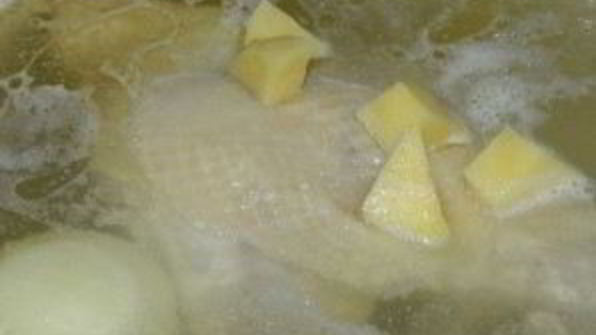 картофельный суп на мясном бульоне