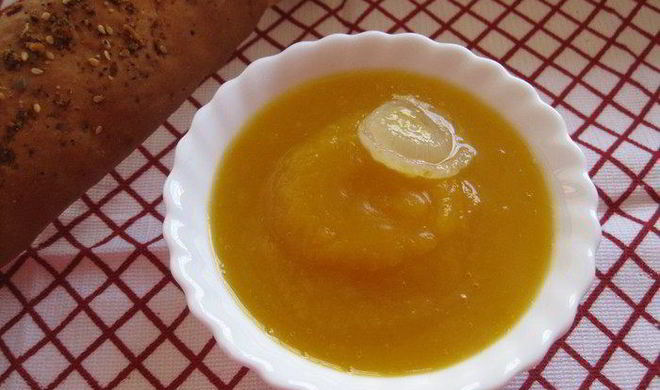 Кремовый суп из тыквы на курином бульоне