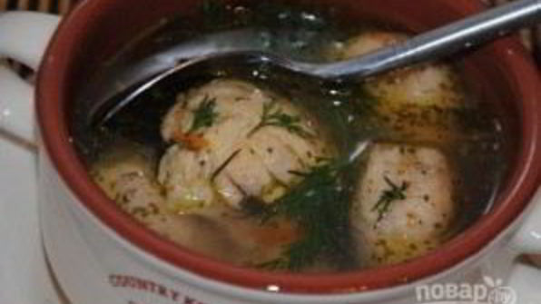 куриный бульон с клецками из сушек