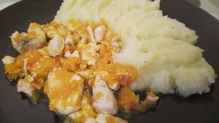 Курица тушеная с морковью в бульоне