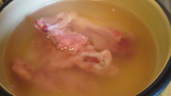 курица тушеная с морковью в бульоне