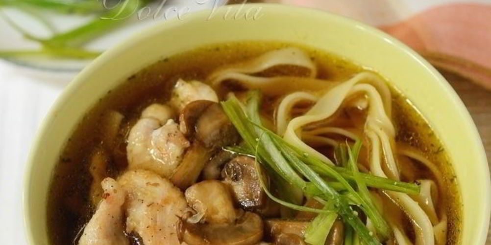 Рецепт лапши в бульоне с грибами и курицей