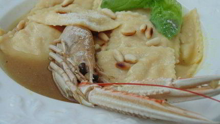 Равиоли с лангустинами и цукини в густом бульоне