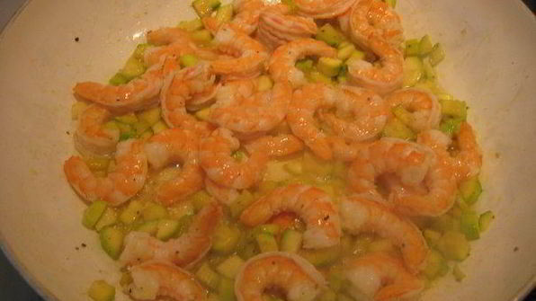 равиоли с лангустинами и цукини в густом бульоне