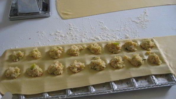 равиоли с лангустинами и цукини в густом бульоне